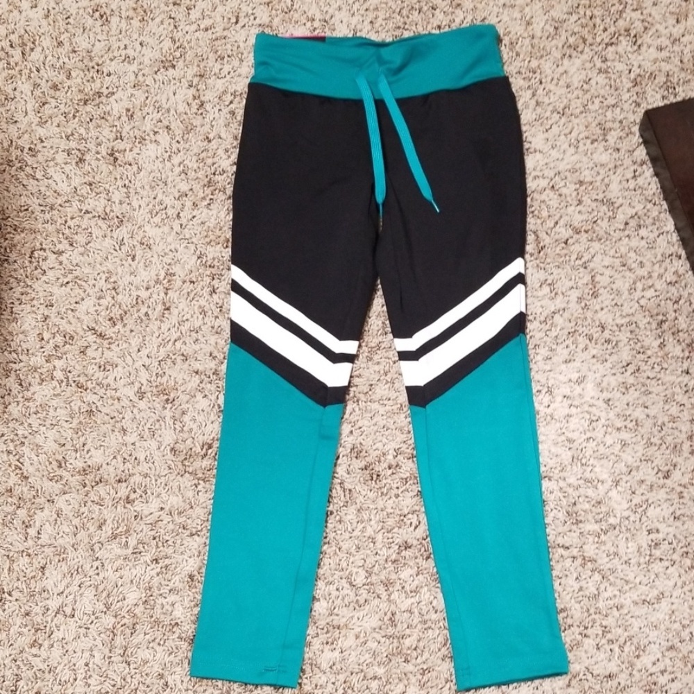 Energie Cropped Workout Leggings NWT